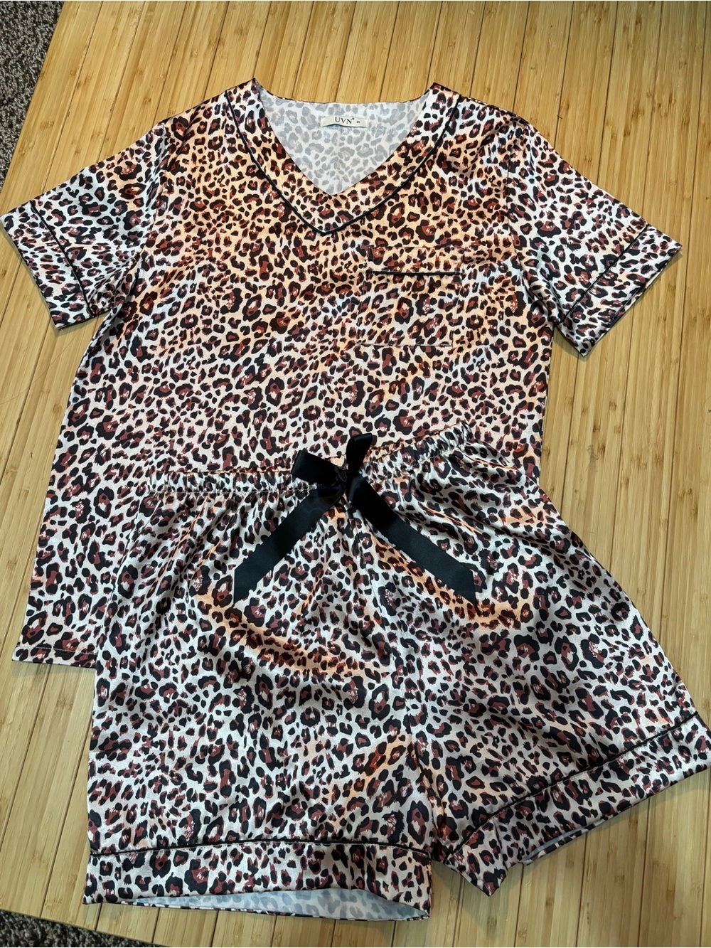 Satin pajama set. Shorts and short sleeve top. Leopard print. Size S.
NWOT